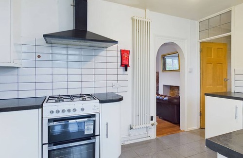 Potters Bar House | Country Cottage, Serene 3-bedroom home in Little Heath,Potters Bar,Hertfordshire