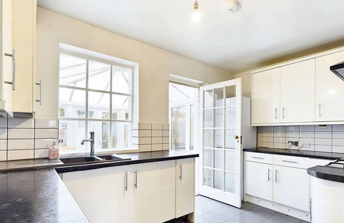 Potters Bar House | Country Cottage, Serene 3-bedroom home in Little Heath,Potters Bar,Hertfordshire