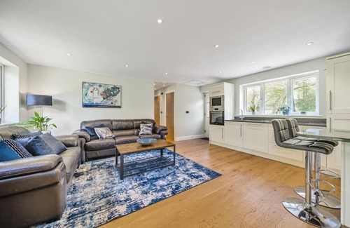 Horsham House | Country cottage & Tennis court