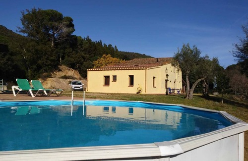 Sant Iscle de Vallalta House | Country House 'Rocosa' with Mountain View, Wi-Fi and Air Conditioning