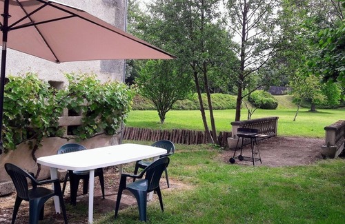 Chemille-sur-Deme Cottage | Country gîte "Le Moulin" (stream, meadow, garden.)