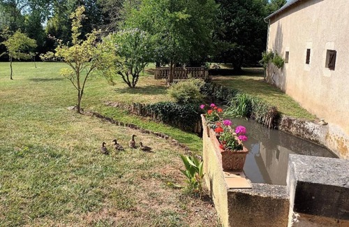 Chemille-sur-Deme Cottage | Country gîte "Le Moulin" (stream, meadow, garden.)
