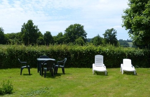 Villegenon Cottage | COUNTRY GITE CHARACTER HOUSE WITH HEATED OUTDOOR POOL