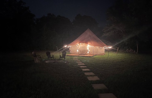 Elgin RV Rental | Country Glamping in the Love Shack with Pool/Hot tub and lots of activities