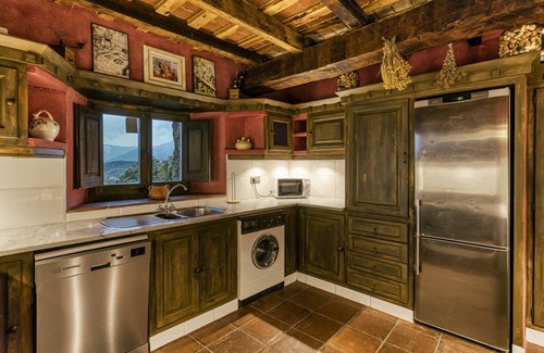 Les Planes d'Hostoles House | Country House 'Can Rubio, Les Encies' with Mountain View, Private Terrace and Wi-Fi