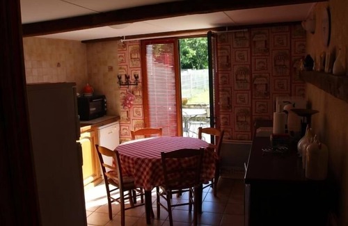 Halles-sous-les-Cotes Cottage | Country house with fishing, pets allowed