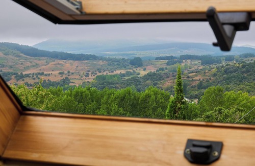 Bembibre House | Country Home 'El Sardón 3' with Mountain View, Wi-Fi and Air Conditioning