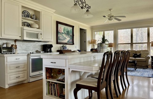 Canton House | Country home w/beautiful views, close to town, reservoir and Natchez Trace