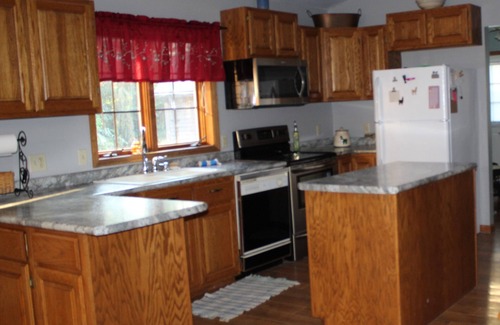 Bluffs House | COUNTRY HOME WITH LLAMAS JUST OUTSIDE THE WINDOWS!