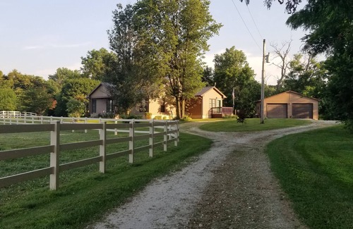 Bluffs House | COUNTRY HOME WITH LLAMAS JUST OUTSIDE THE WINDOWS!