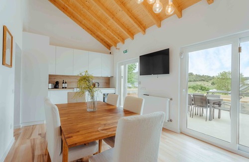 Montemor-o-Novo House | Country House 'Arinto' with Mountain View, Wi-Fi and Air Conditioning