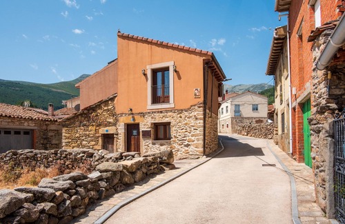 Navalguijo House | Country House 'Baelo Claudia' with Mountain View, Balcony and Wi-Fi