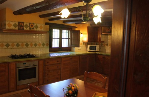 Santa Oliva Villa | Country House 'Cal Forner' with Private Pool, Wi-Fi and Air Conditioning