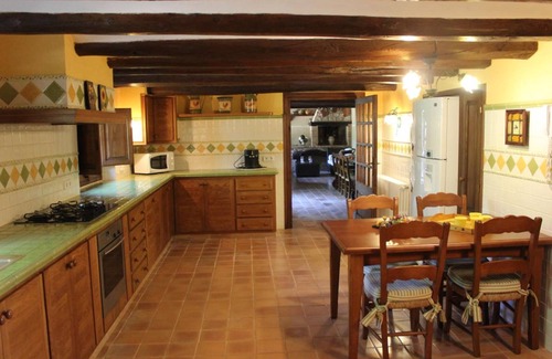 Santa Oliva Villa | Country House 'Cal Forner' with Private Pool, Wi-Fi and Air Conditioning