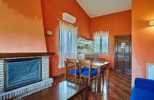 Aldeaquemada House | Country House 'Casa El Águila' with Mountain View, Shared Pool and Air Conditioning