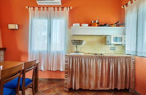 Aldeaquemada House | Country House 'Casa El Águila' with Mountain View, Shared Pool and Air Conditioning