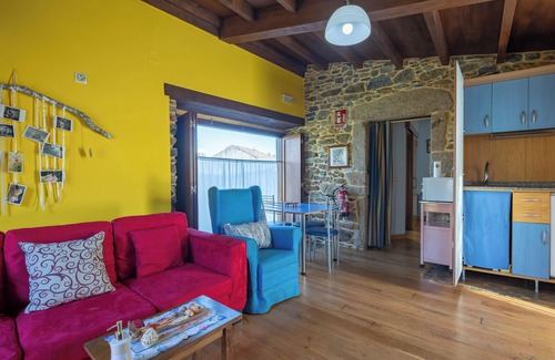 Outeiro House | Country House 'Casa Souto De Abajo Adaptada' with Shared Garden