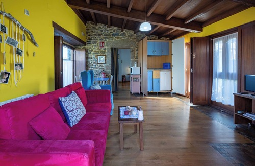 Outeiro House | Country House 'Casa Souto De Abajo Adaptada' with Shared Garden