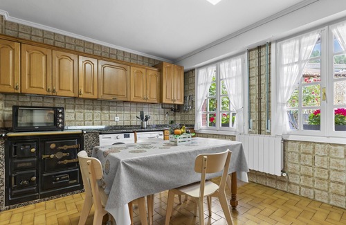 Mentera Barruelo House | Country House 'Casamentera' with Mountain View, Private Terrace and Wi-Fi