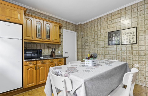 Mentera Barruelo House | Country House 'Casamentera' with Mountain View, Private Terrace and Wi-Fi
