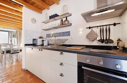 Donalda Villa | Country House "Daniel Cottage" with Mountain View, Shared Pool & Wi-Fi