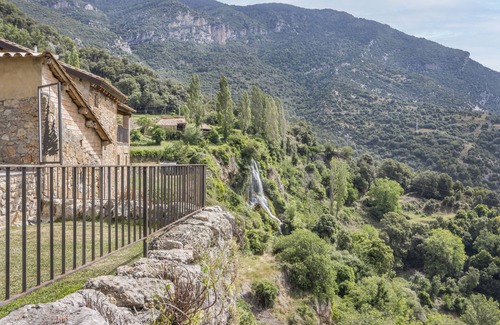 Oden House | Country House 'El Cobert De Lera' with Mountain View, Private Pool and Wi-Fi
