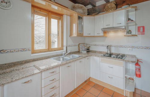 Amaya House | Country House 'El Hidalgo' with Mountain Views, Private Garden and Wi-Fi