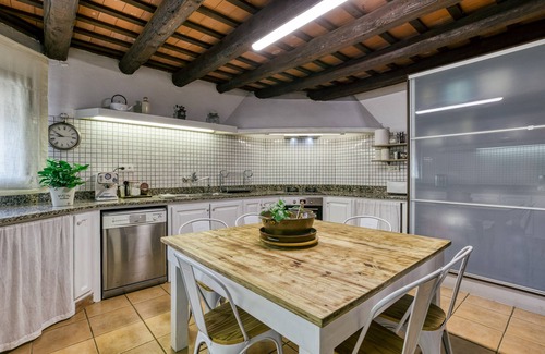 Borrassa Villa | Country House 'El Paller' with Balcony and Wi-Fi
