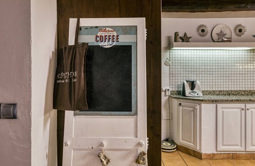 Borrassa Villa | Country House 'El Paller' with Balcony and Wi-Fi