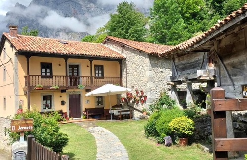Cordinanes House | Country House 'El Jermoso' with Mountain View, Private Terrace and Wi-Fi