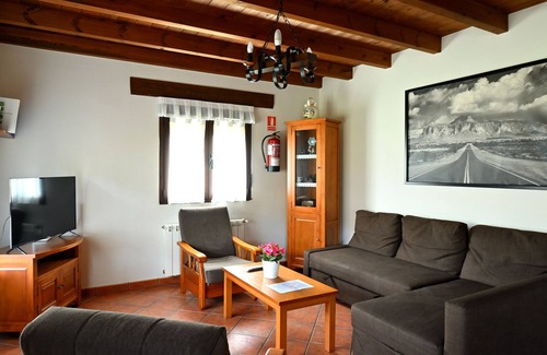 Avin Apartment | Country House 'La Casina' with Mountain View, Private Terrace and Wi-Fi
