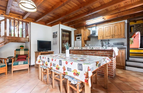 Cueli House | Country House 'La Nozal' with Mountain View, Private Pool and Wi-Fi