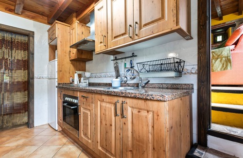 Cueli House | Country House 'La Nozal' with Mountain View, Private Pool and Wi-Fi