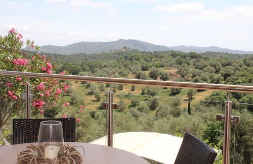 Caldana House | Country house, lovingly renovated, in the middle of an olive grove with a large panoramic pool