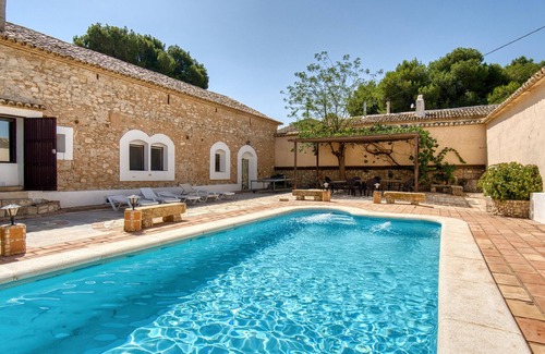 Monovar House | Country House 'Madara' with Mountain Views, Private Pool and Wi-Fi