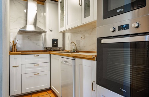 Navelgas House | Country House 'Madreselva 2' with Mountain View, Private Garden and Wi-Fi