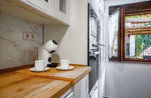 Navelgas House | Country House 'Madreselva 2' with Mountain View, Private Garden and Wi-Fi