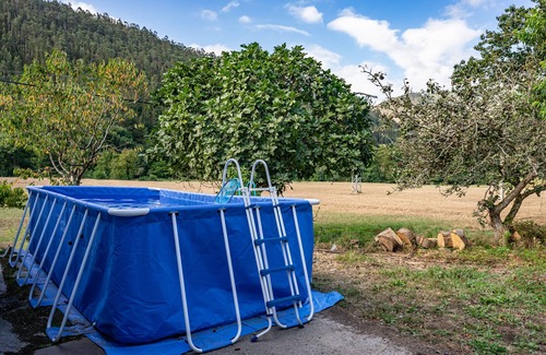 Navelgas House | Country House 'Madreselva' with Mountain View, Private Pool and Wi-Fi