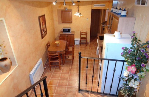 Maluenda House | Country House 'Maluenda' with Wi-Fi and Air Conditioning