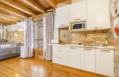 Oden Villa | Country House 'Moli' with Lake View, Wi-Fi and Air Conditioning