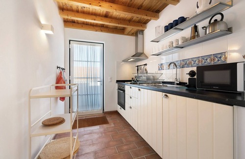 Donalda Villa | Country House "Quinta Da Donalda" with Mountain View, Private Pool & Wi-Fi
