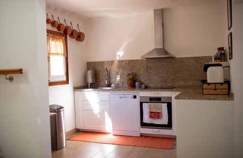 Carvalhais Villa | Country House 'Quinta Das Ychós' with Mountain View, Private Pool and Wi-Fi
