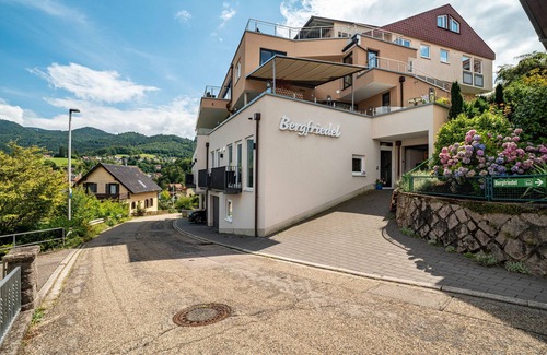 Buehlertal Apartment | Country House Room 'Vogelsang' with Mountain View, Terrace and Wi-Fi