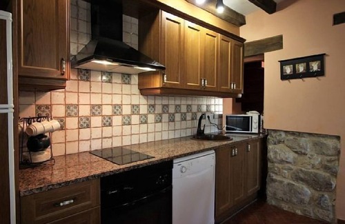 Beuda Cottage | Country house with capacity for 14 people with a large garden, pool, barbecue, etc.