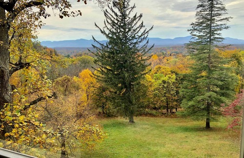 Hudson House | Country House with Mountain Views, Fireplaces and Hiking