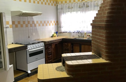 Piracaia Cottage | Country House with Red Pool