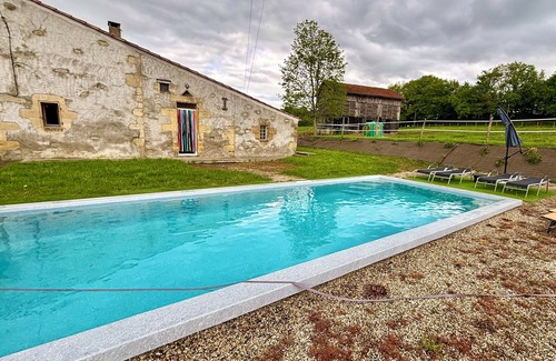 Mongauzy House | Country house with swimming pool, set in 5ha of land, absolute peace and quiet. Pets allowed.