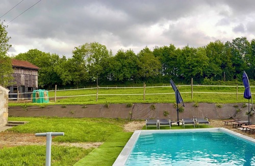 Mongauzy House | Country house with swimming pool, set in 5ha of land, absolute peace and quiet. Pets allowed.