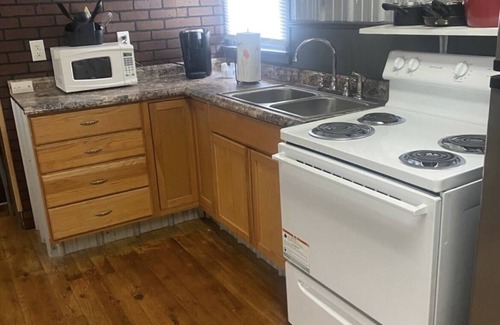 Central Oklahoma City Cabin | Country in the City