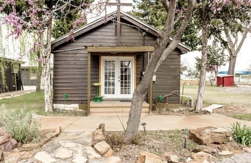 Central Oklahoma City Cabin | Country in the City